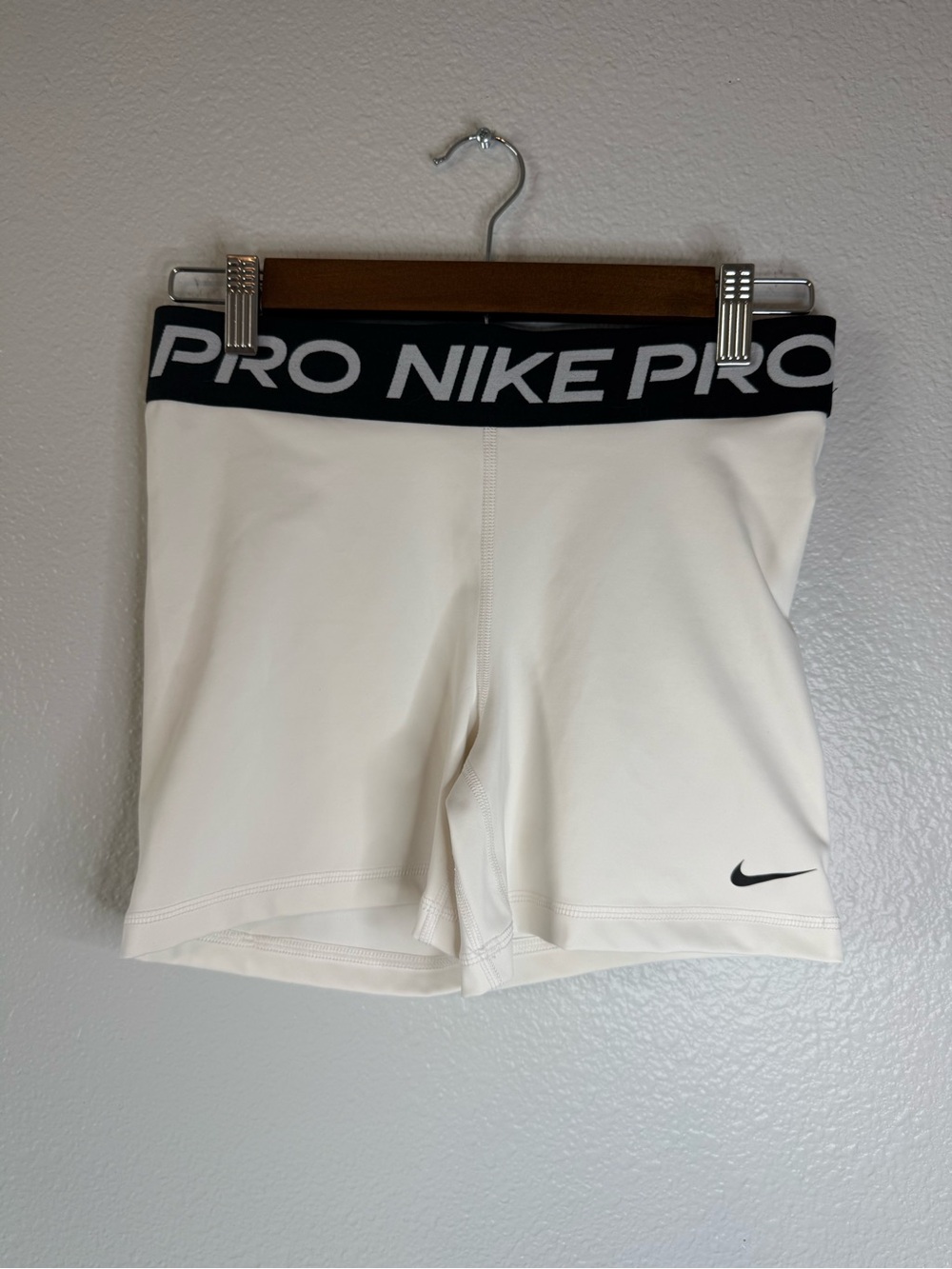 Nike Pro Dri-FIT 5” Compression Shorts White Black Women’s Medium